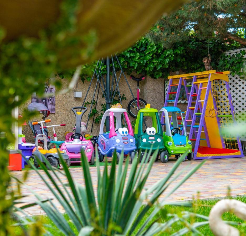 Guest House Butterfly Wing Odessa Exterior foto
