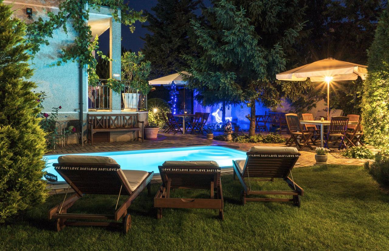 Guest House Butterfly Wing Odessa Exterior foto