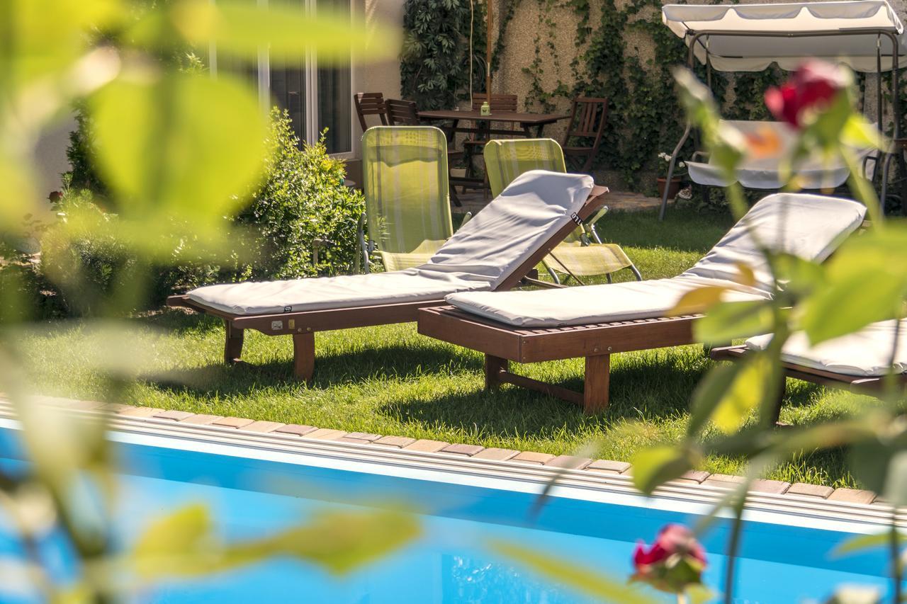Guest House Butterfly Wing Odessa Exterior foto