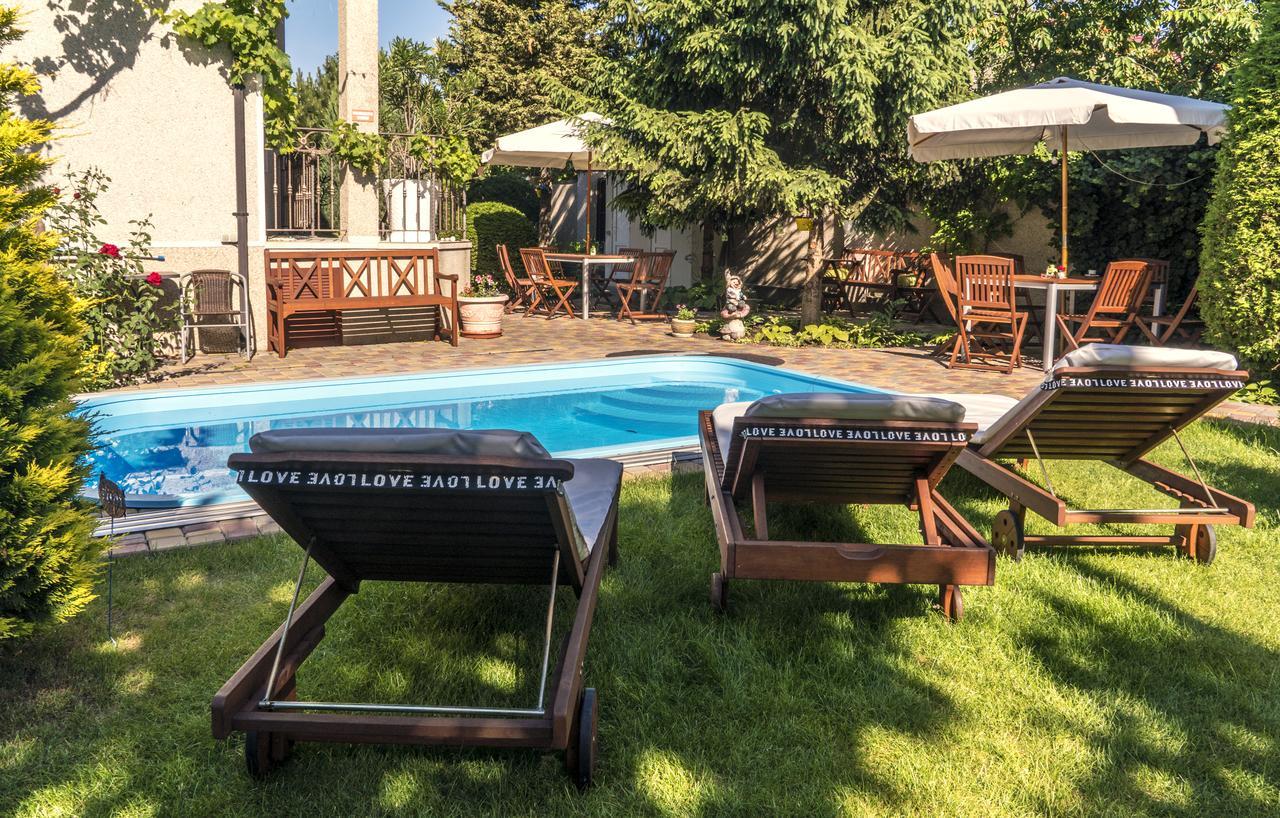 Guest House Butterfly Wing Odessa Exterior foto