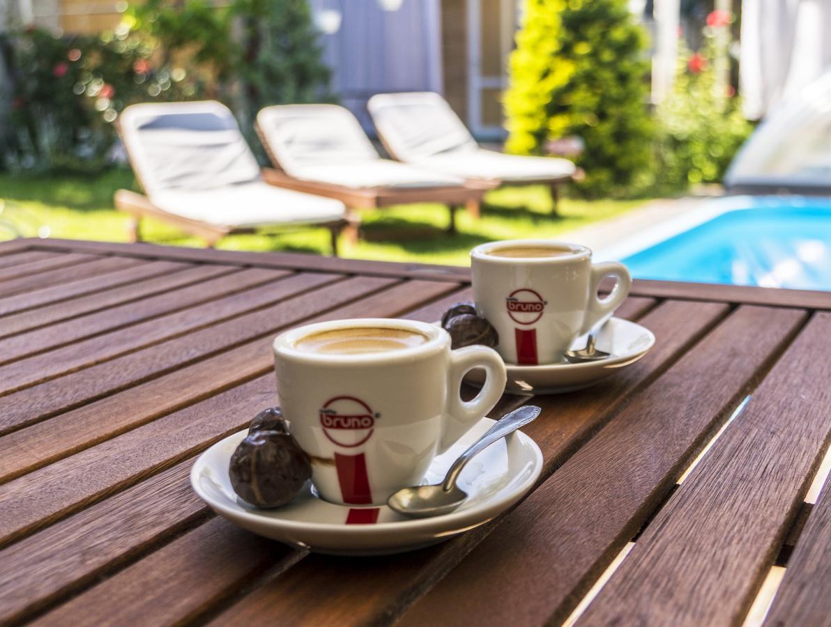 Guest House Butterfly Wing Odessa Exterior foto