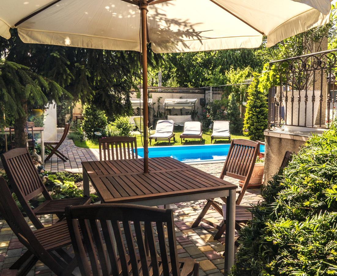 Guest House Butterfly Wing Odessa Exterior foto