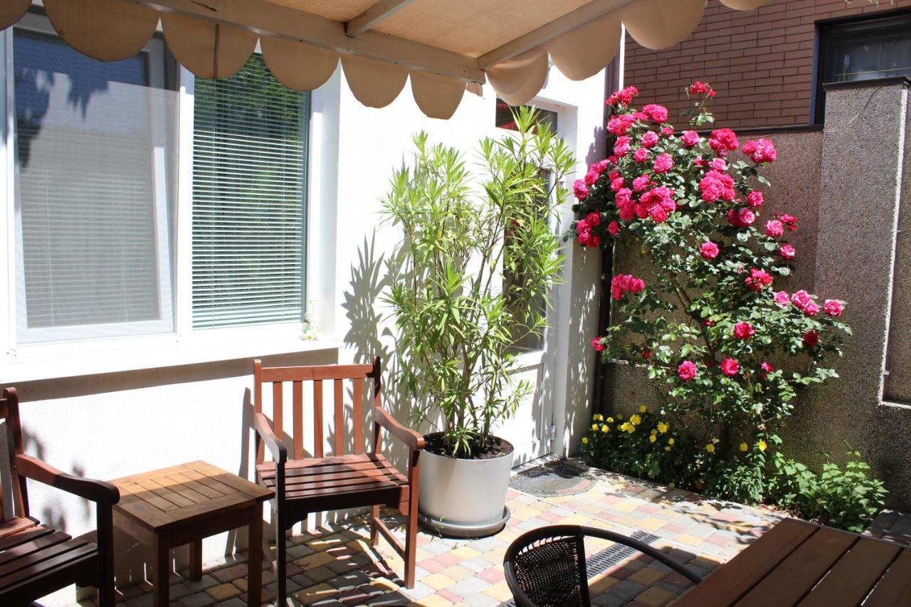 Guest House Butterfly Wing Odessa Exterior foto