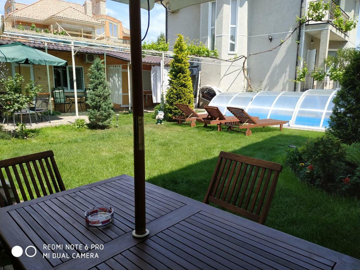 Guest House Butterfly Wing Odessa Exterior foto