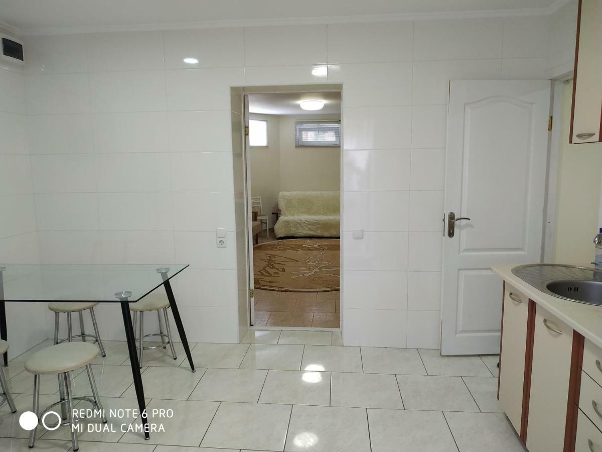 Guest House Butterfly Wing Odessa Exterior foto