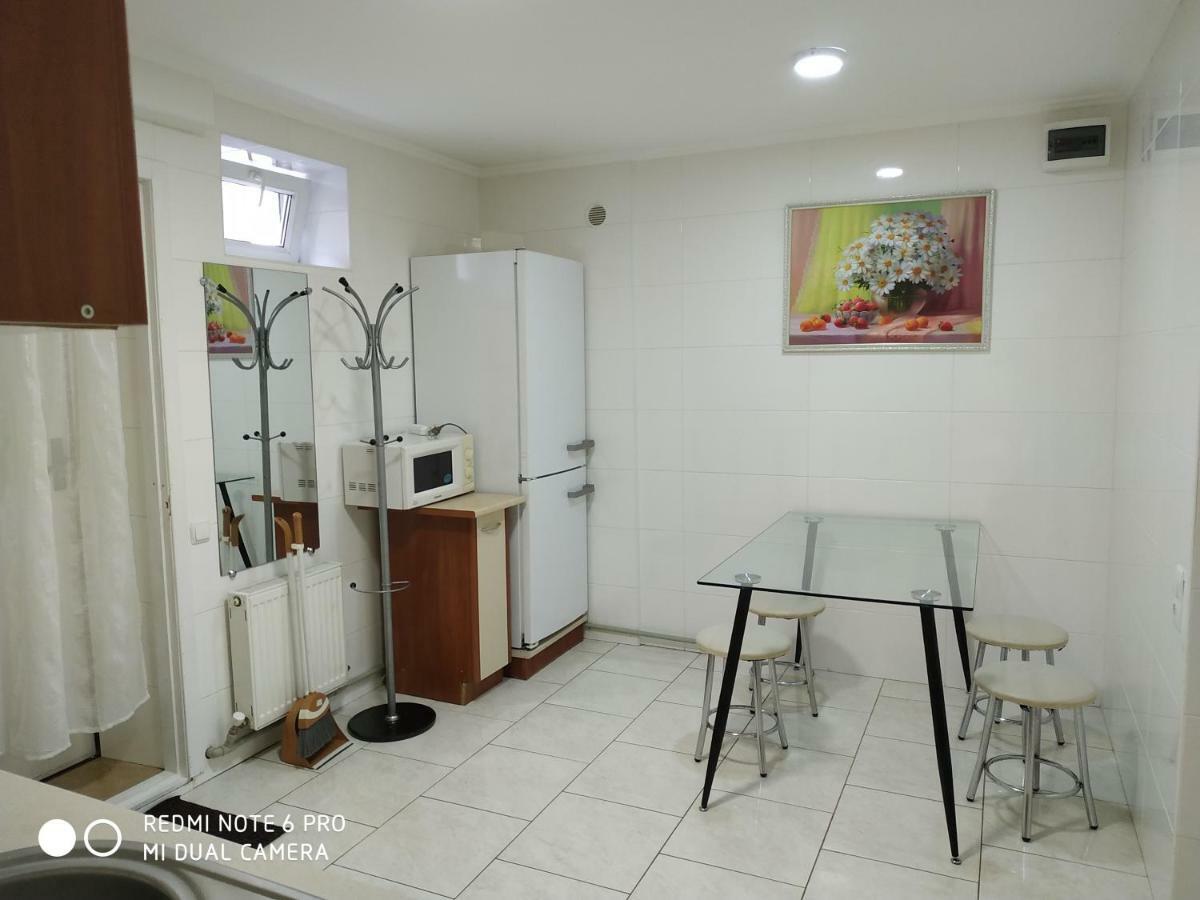 Guest House Butterfly Wing Odessa Exterior foto